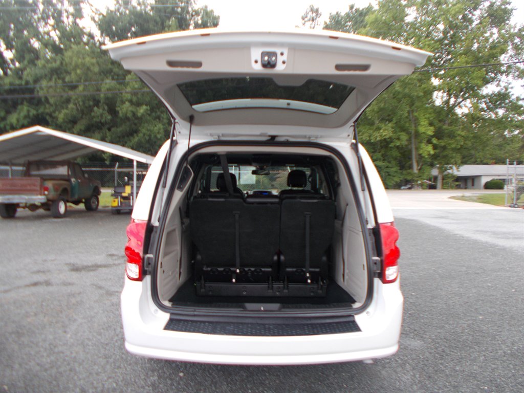 2019 Dodge Grand Caravan - $11,500