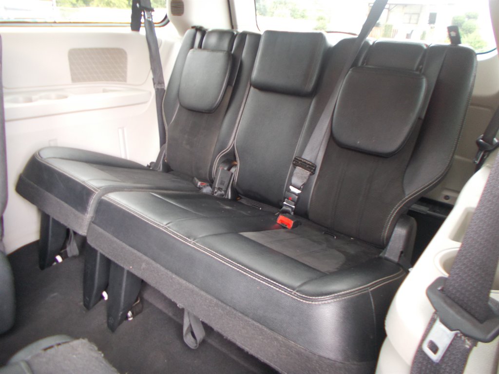 2019 Dodge Grand Caravan - $11,500