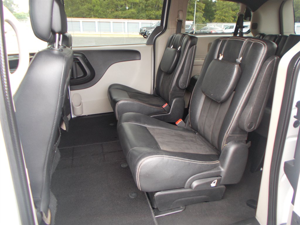 2019 Dodge Grand Caravan - $11,500