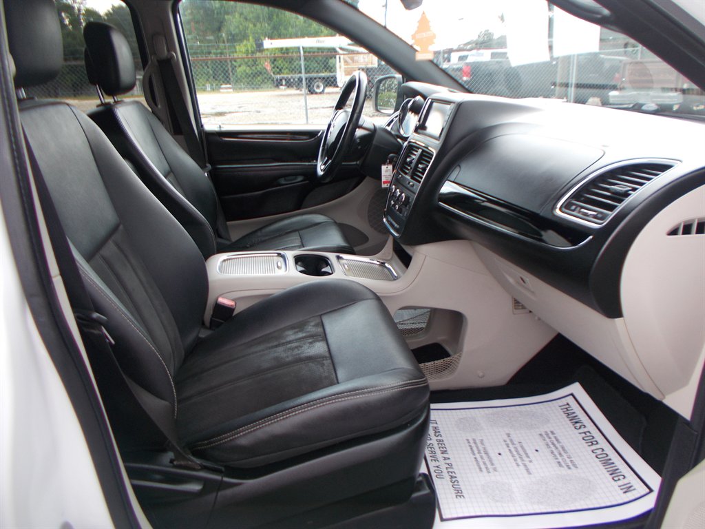 2019 Dodge Grand Caravan - $11,500