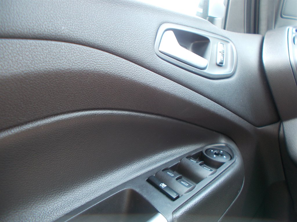 2016 Ford Escape - $9,500