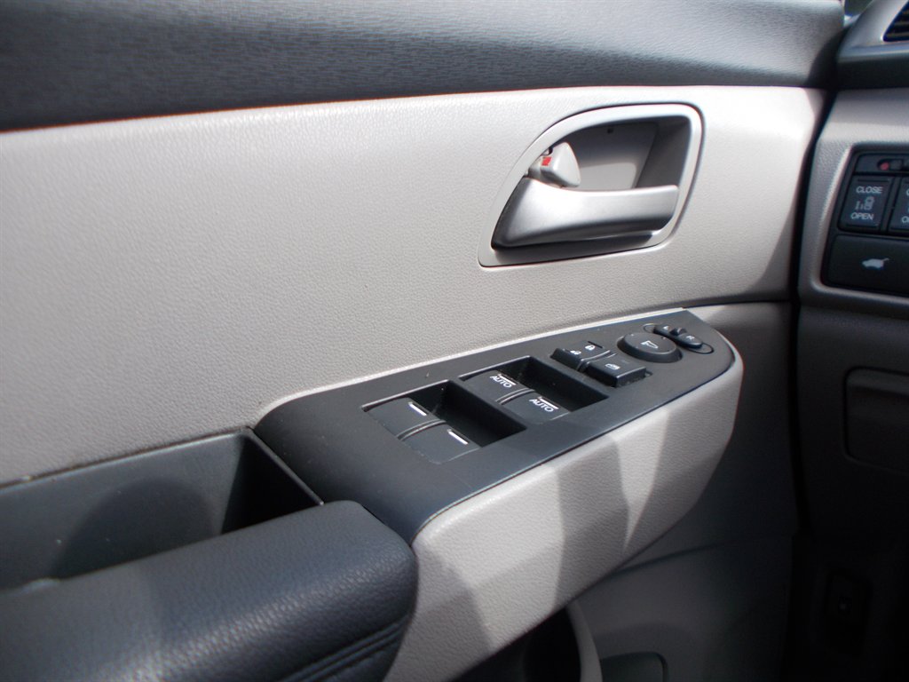 2013 Honda Odyssey - $10,500