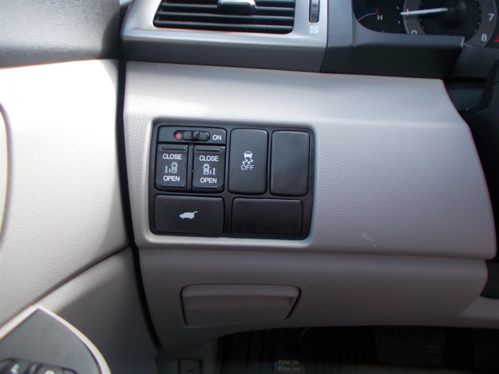 2013 Honda Odyssey - $10,500