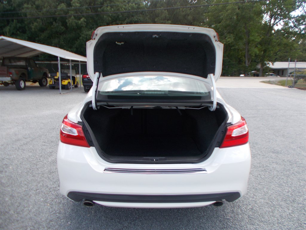 2017 Nissan Altima - $11,500