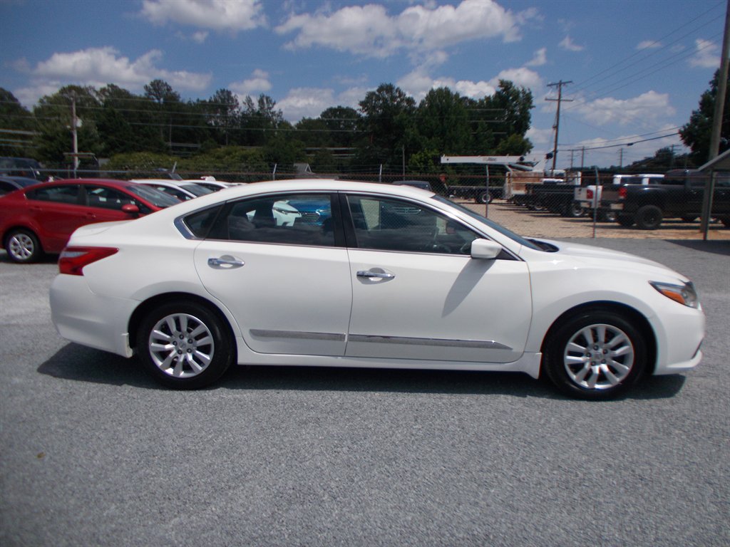 2017 Nissan Altima - $11,500