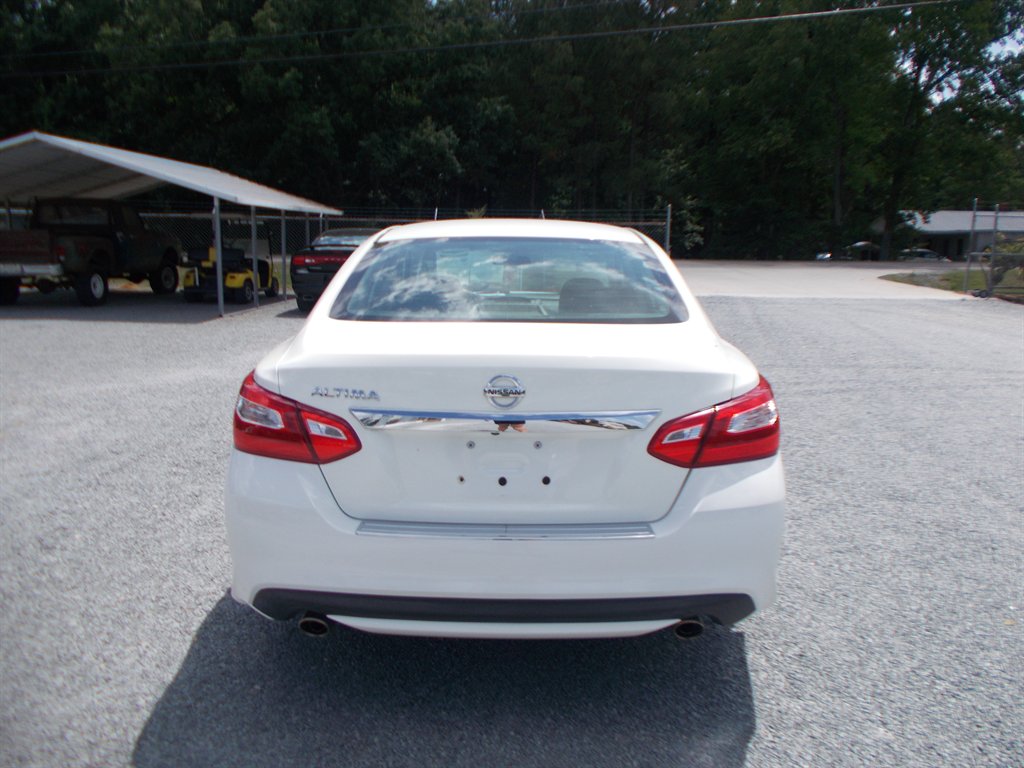 2017 Nissan Altima - $11,500