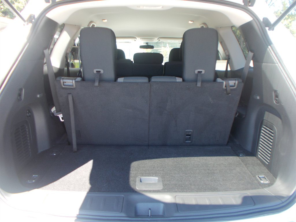 2017 Nissan Pathfinder - $11,000