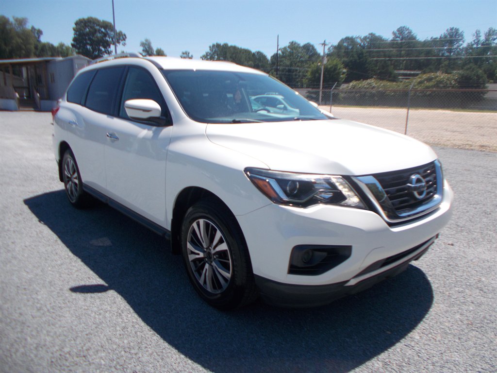 2017 Nissan Pathfinder - $11,000