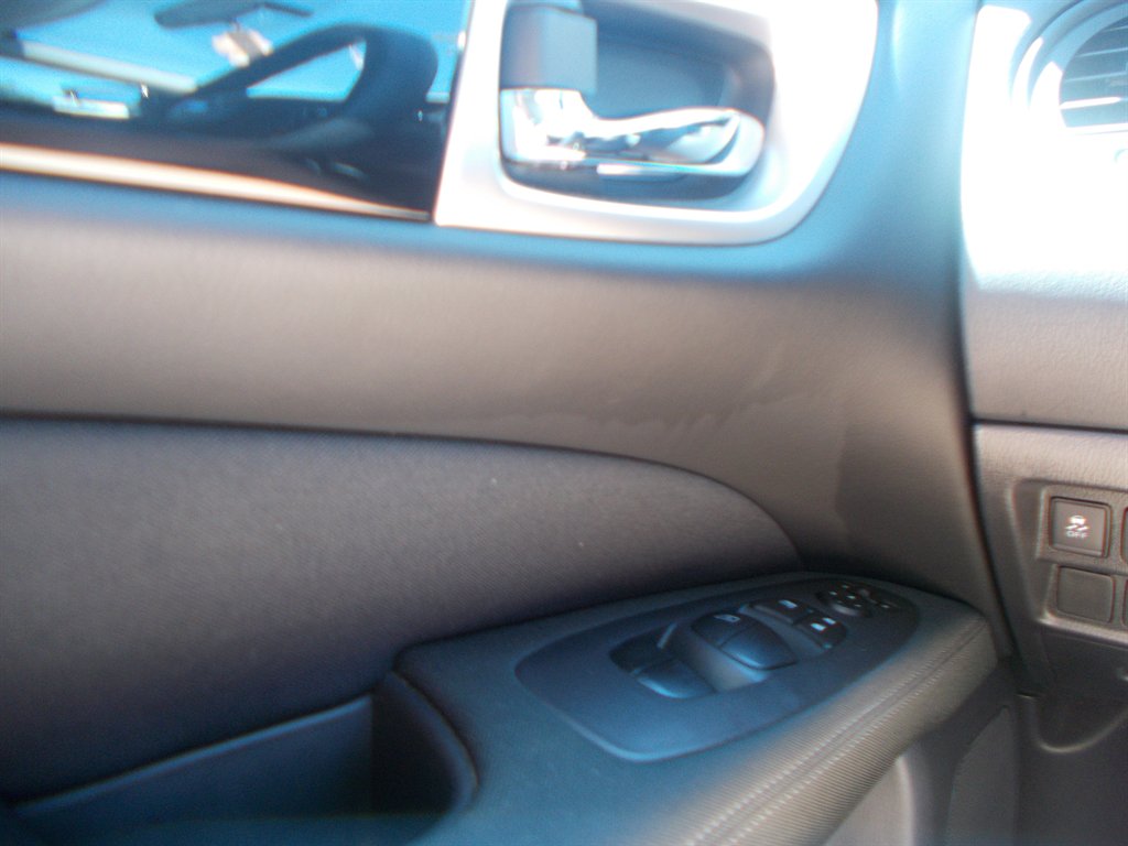2017 Nissan Pathfinder - $11,000