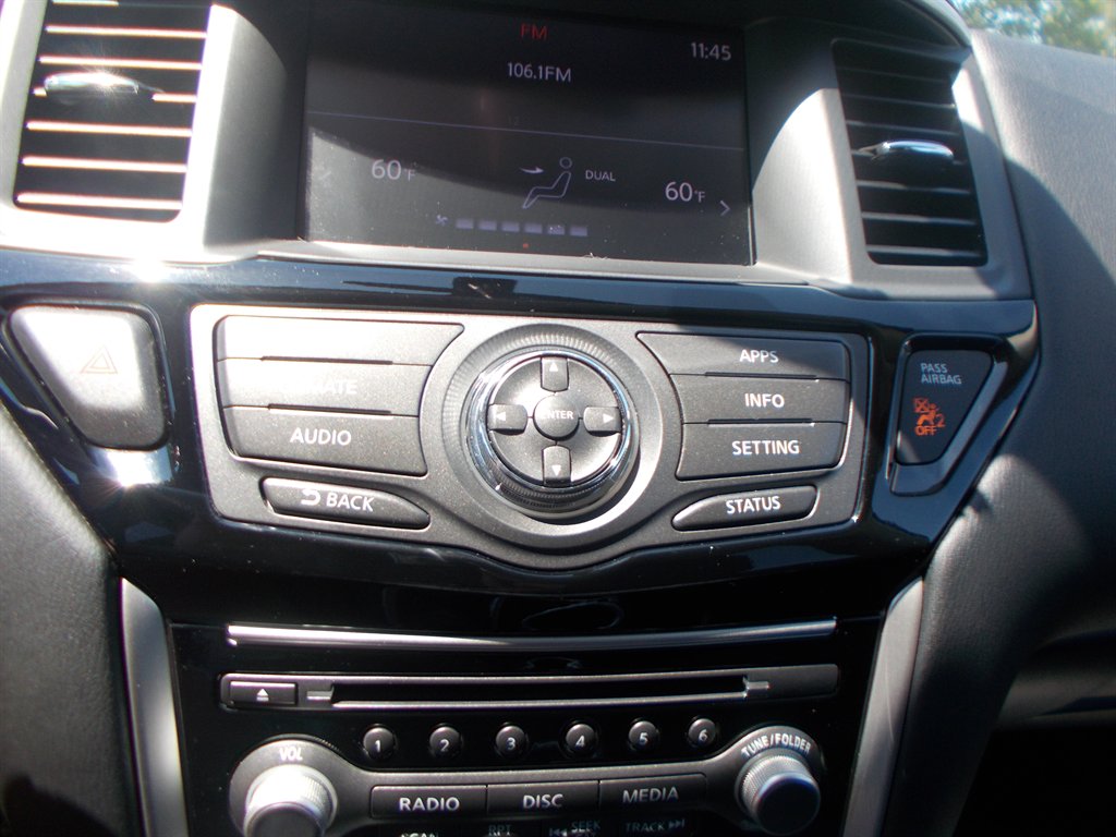 2017 Nissan Pathfinder - $11,000