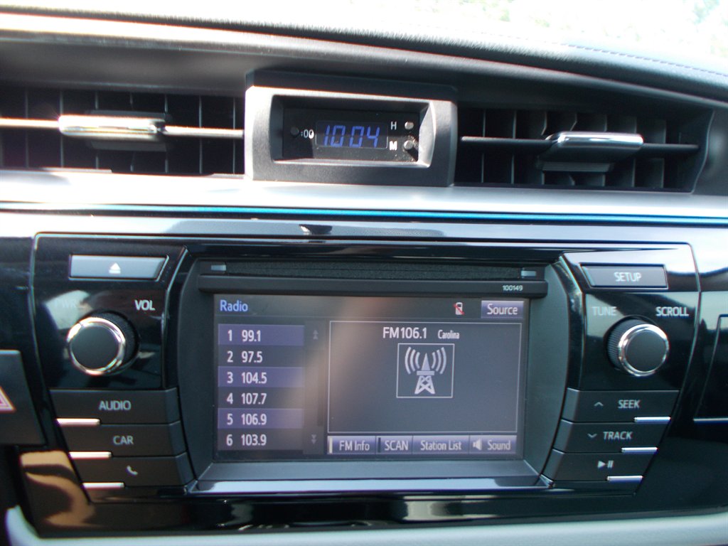 2015 Toyota Corolla - $9,500