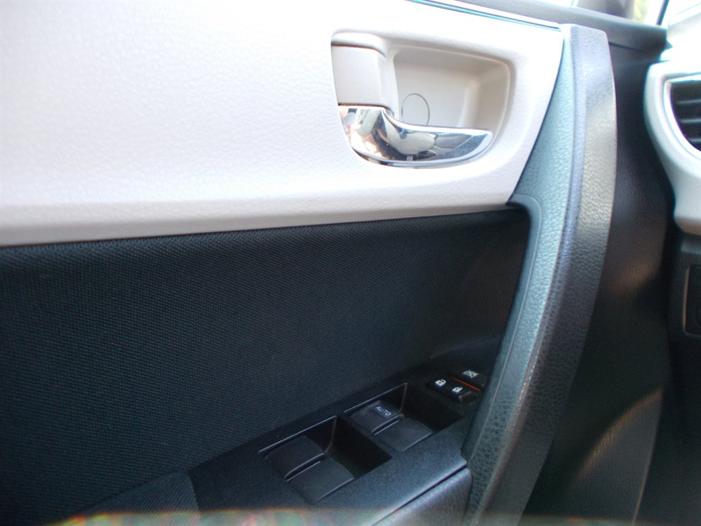 2015 Toyota Corolla - $9,500