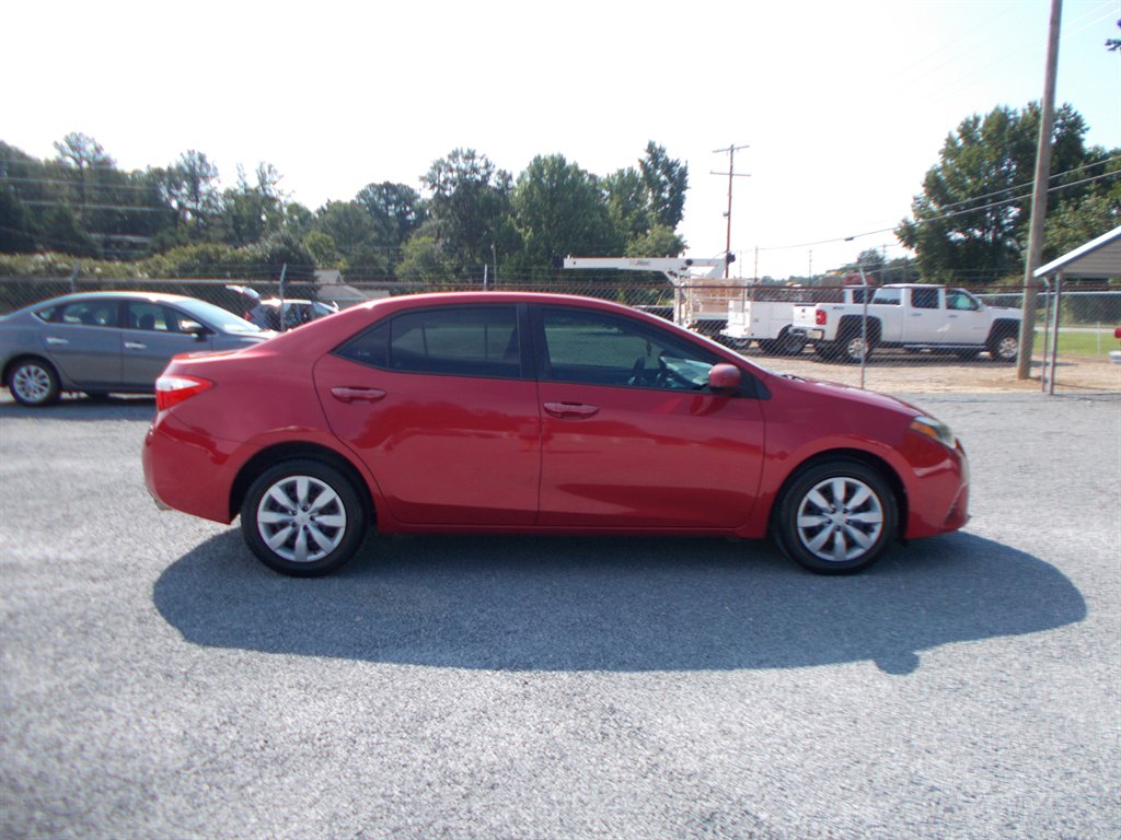 2015 Toyota Corolla - $9,500