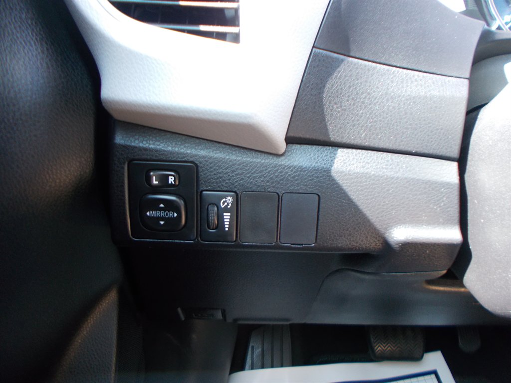 2015 Toyota Corolla - $9,500