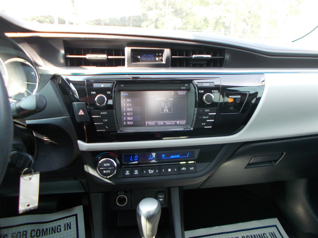 2015 Toyota Corolla - $9,500