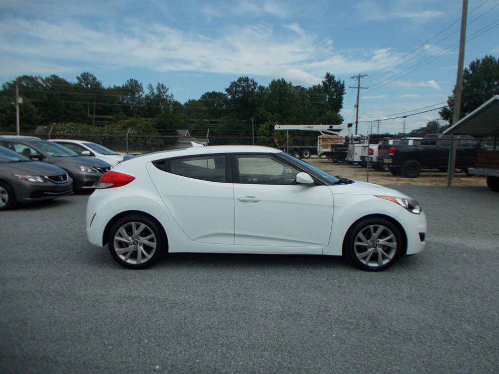 2016 Hyundai Veloster - $10,000