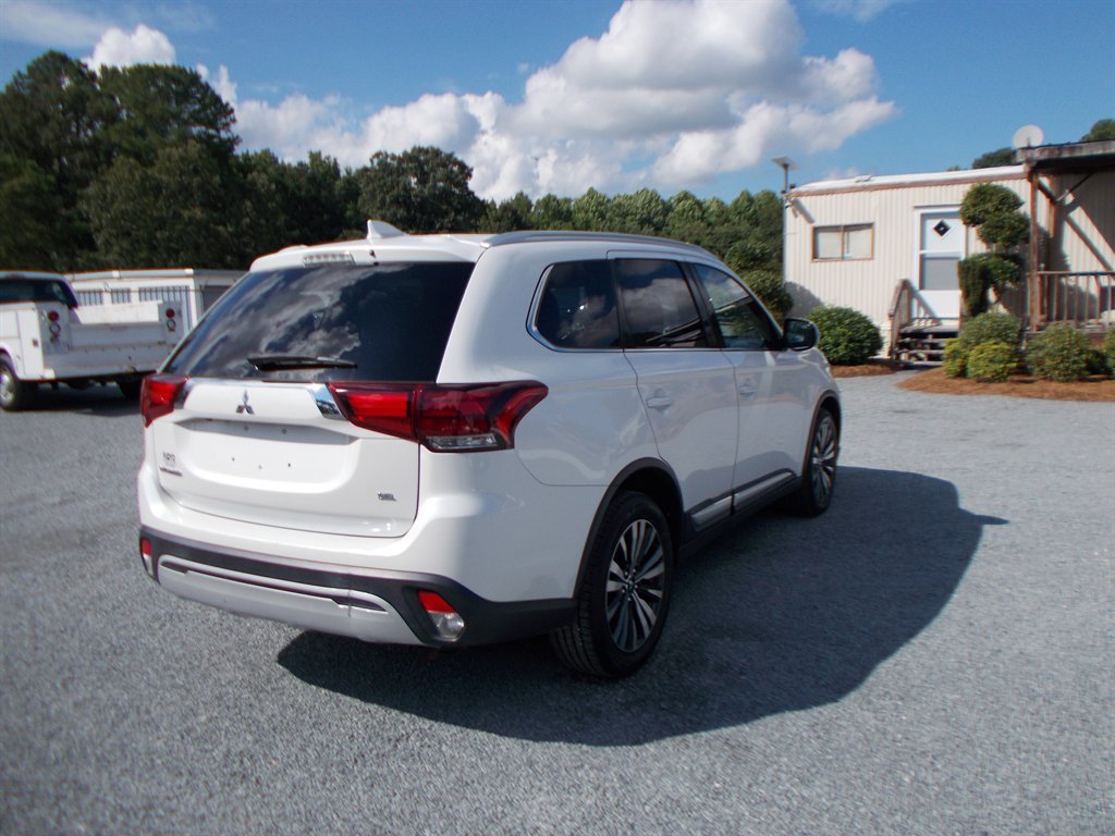2020 Mitsubishi Outlander - $12,500
