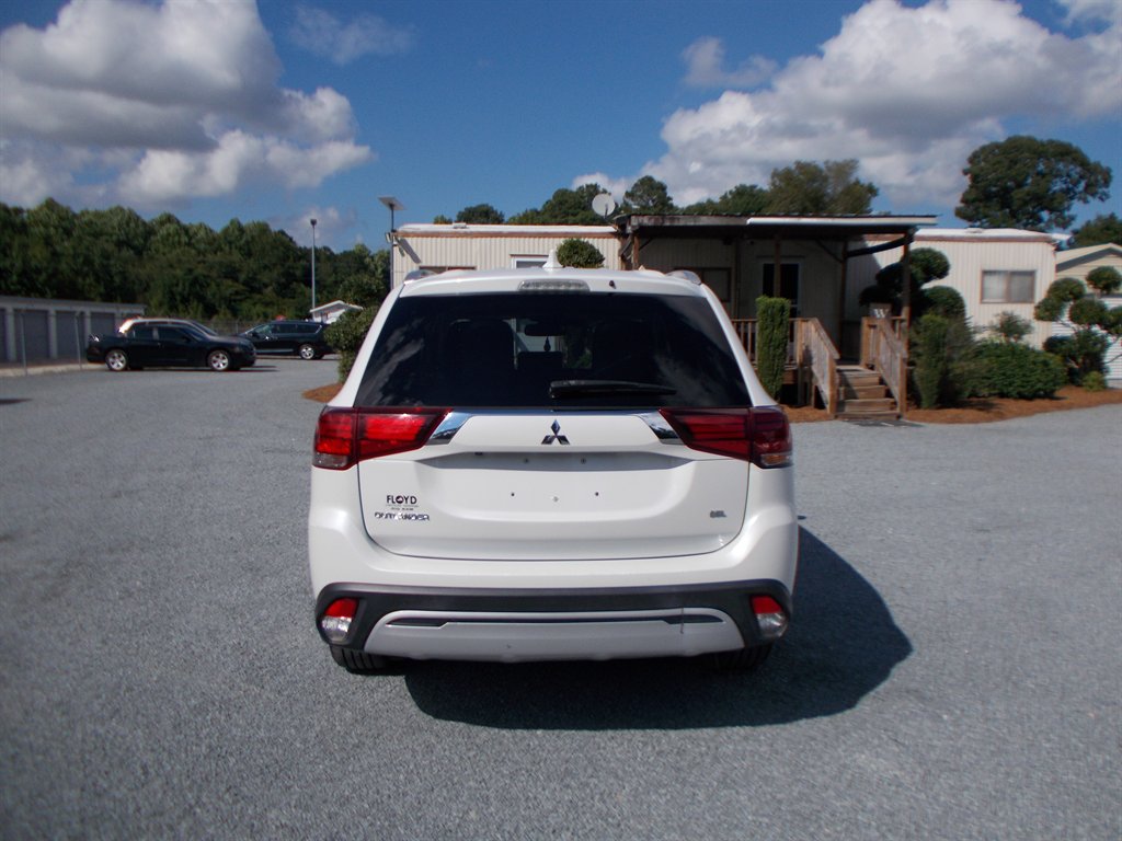 2020 Mitsubishi Outlander - $12,500