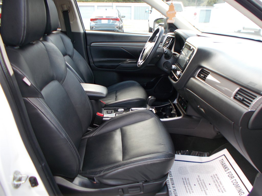 2020 Mitsubishi Outlander - $12,500