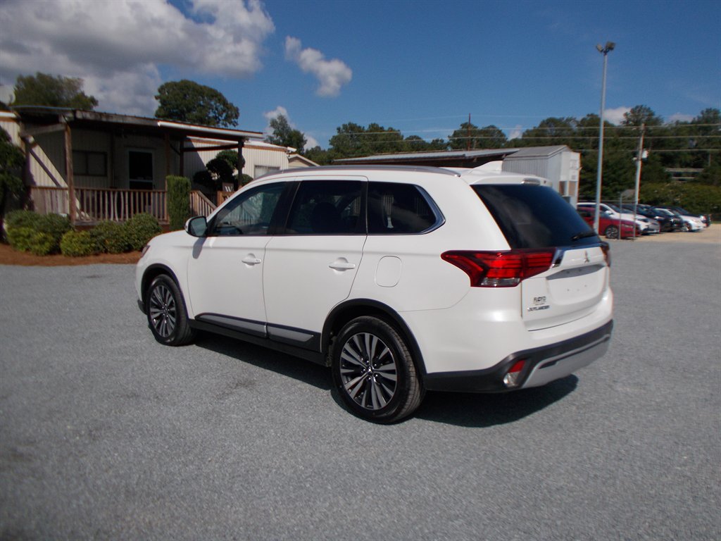 2020 Mitsubishi Outlander - $12,500