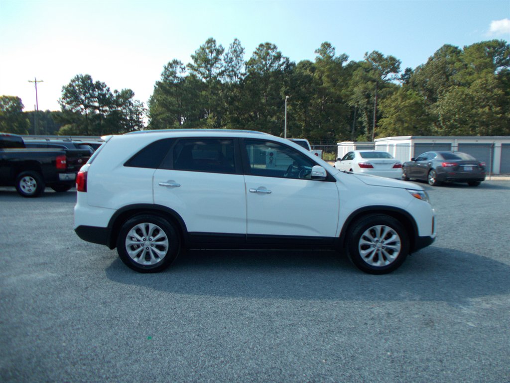 2015 Kia Sorento - $11,000