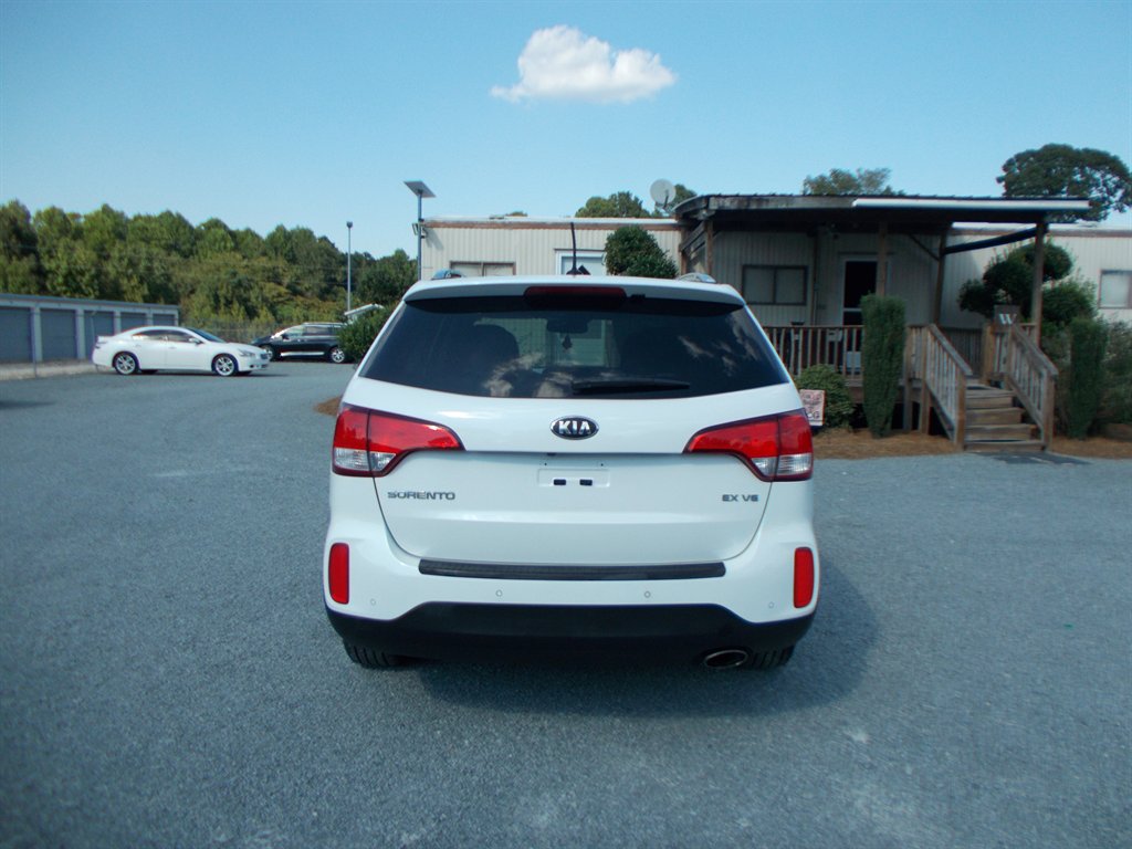 2015 Kia Sorento - $11,000