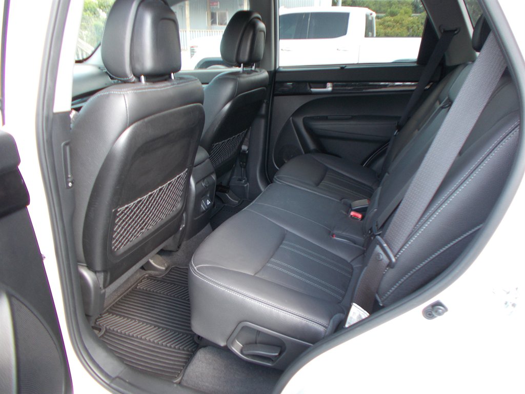 2015 Kia Sorento - $11,000