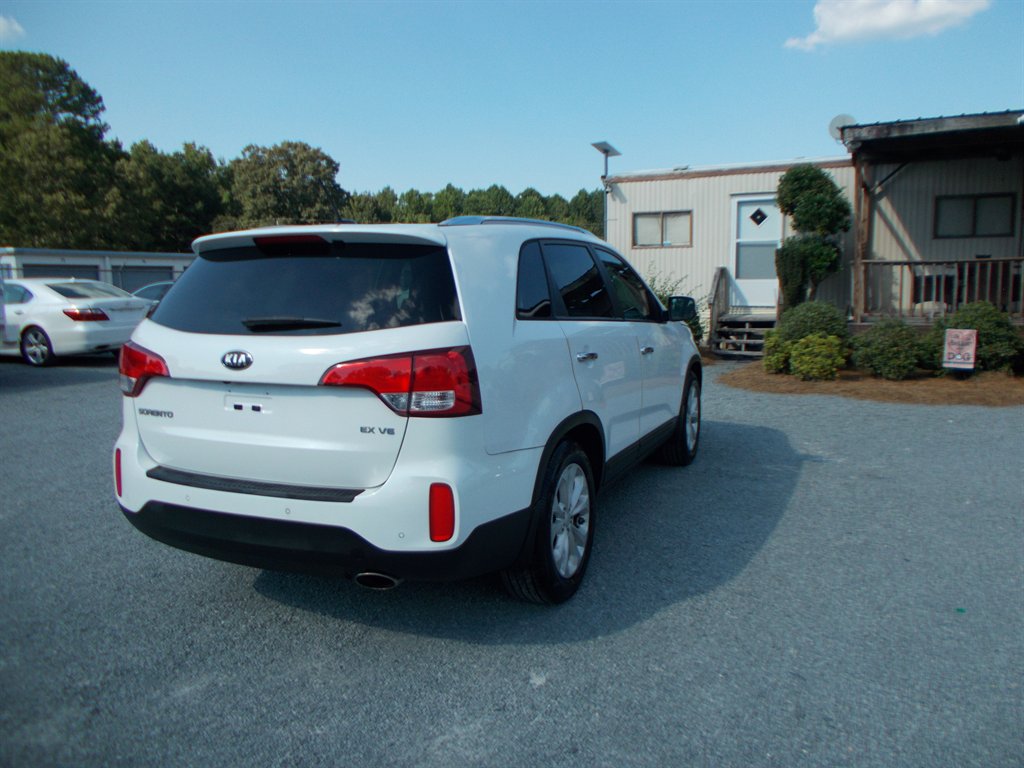 2015 Kia Sorento - $11,000