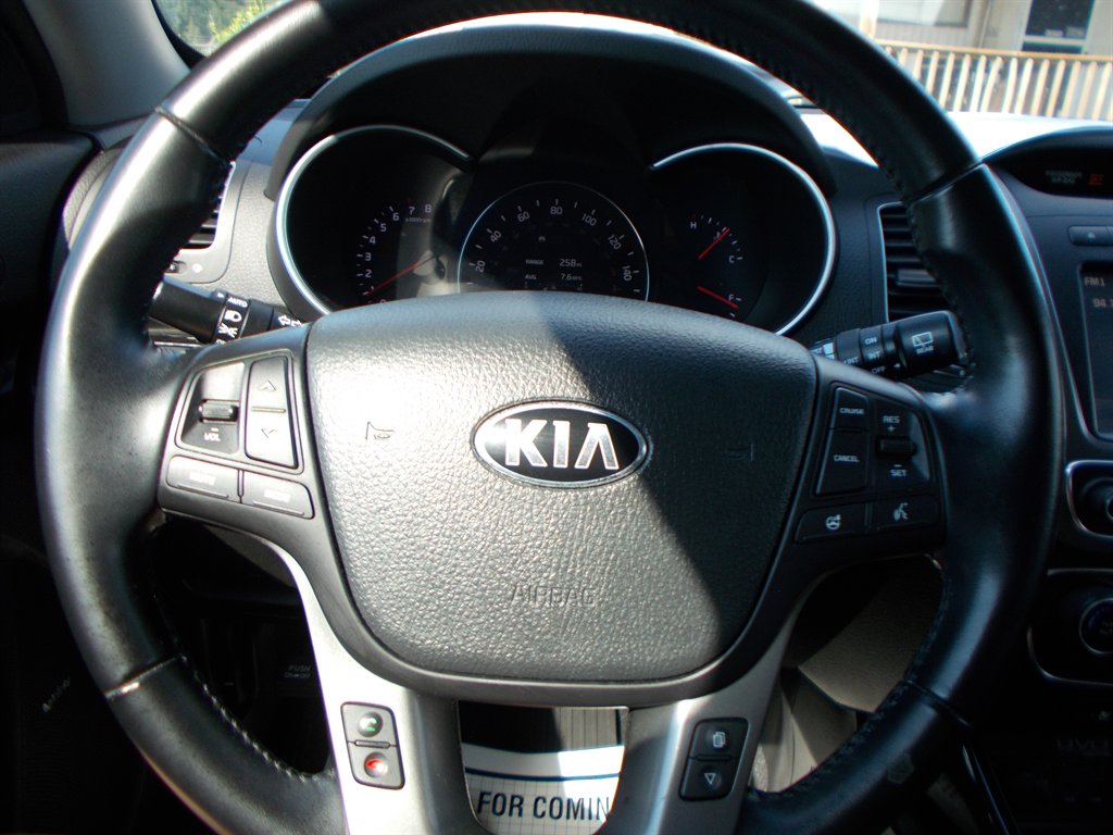 2015 Kia Sorento - $11,000