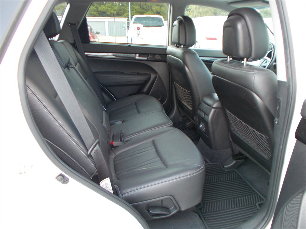 2015 Kia Sorento - $11,000