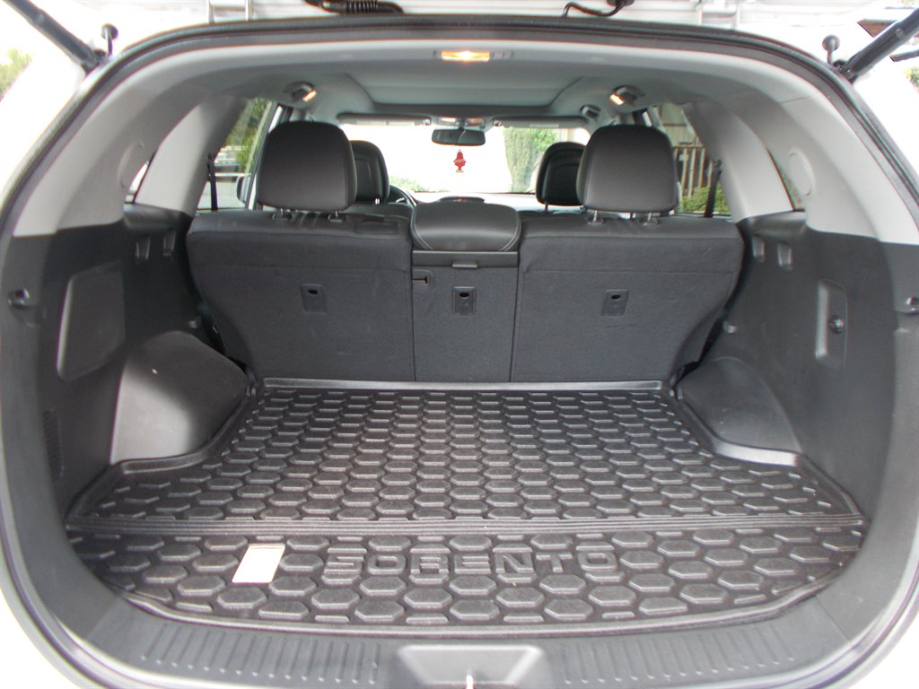 2015 Kia Sorento - $11,000