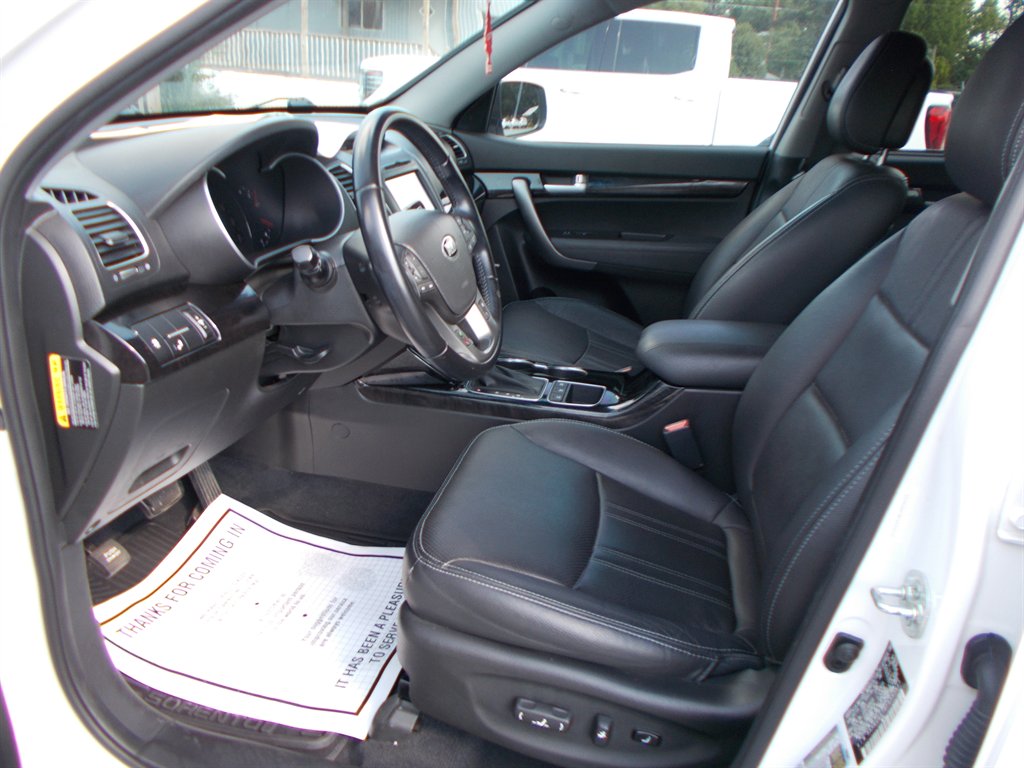 2015 Kia Sorento - $11,000