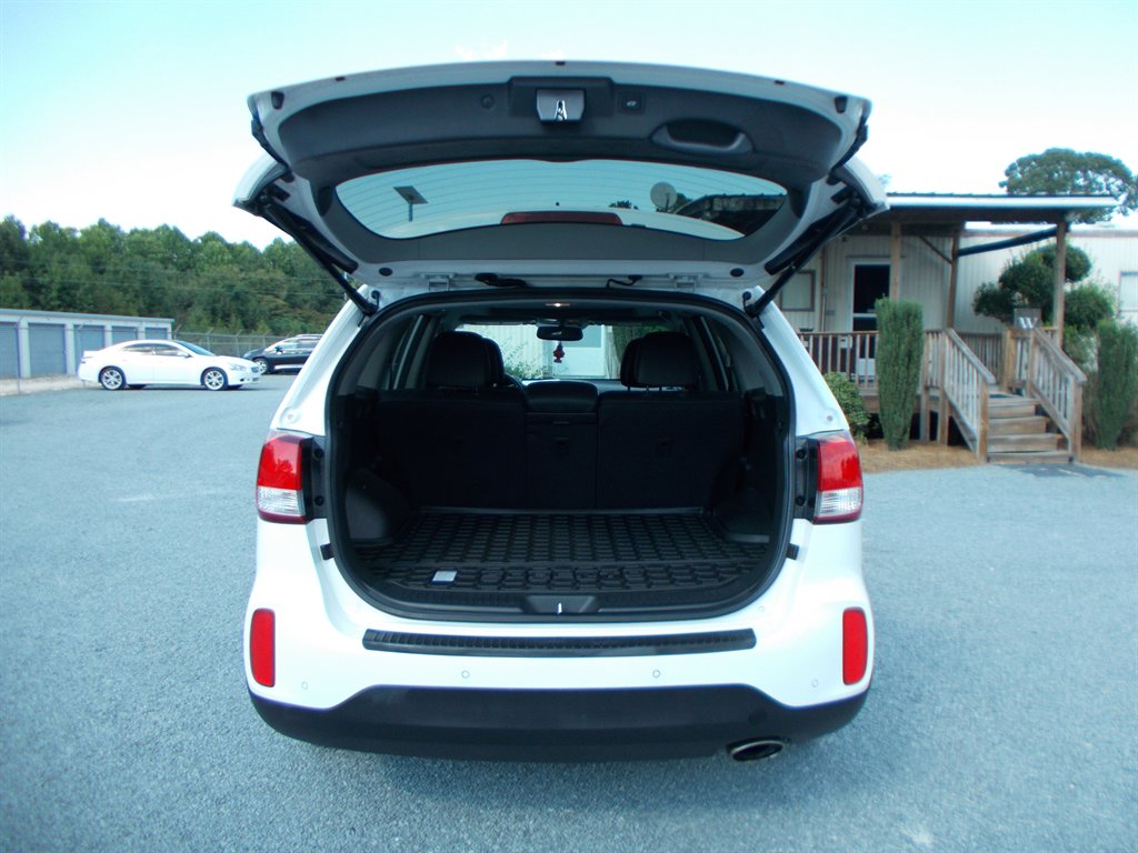 2015 Kia Sorento - $11,000