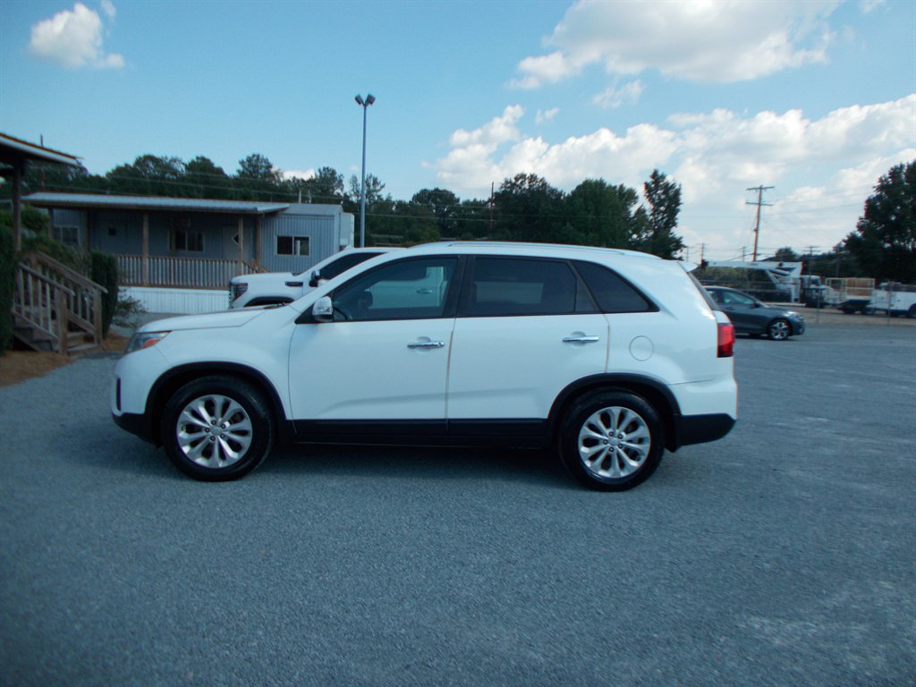 2015 Kia Sorento - $11,000