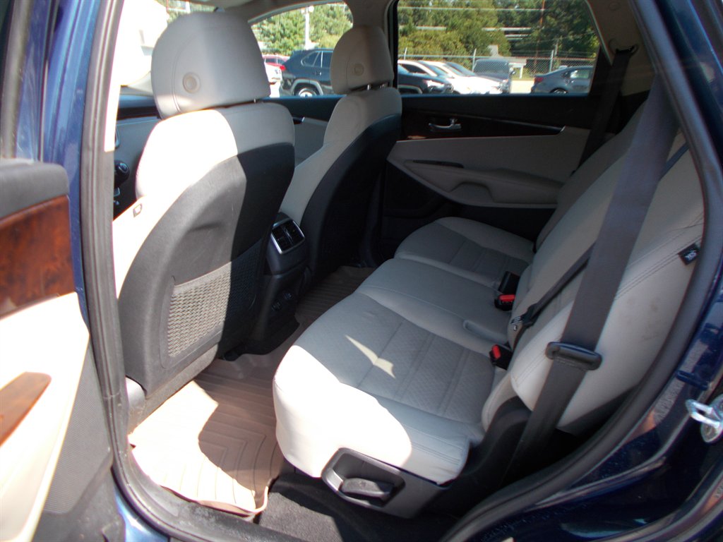 2017 Kia Sorento - $10,000