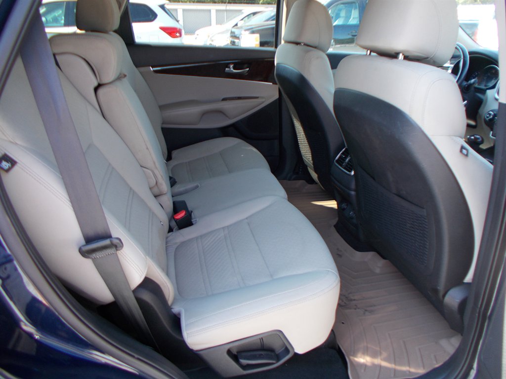 2017 Kia Sorento - $10,000