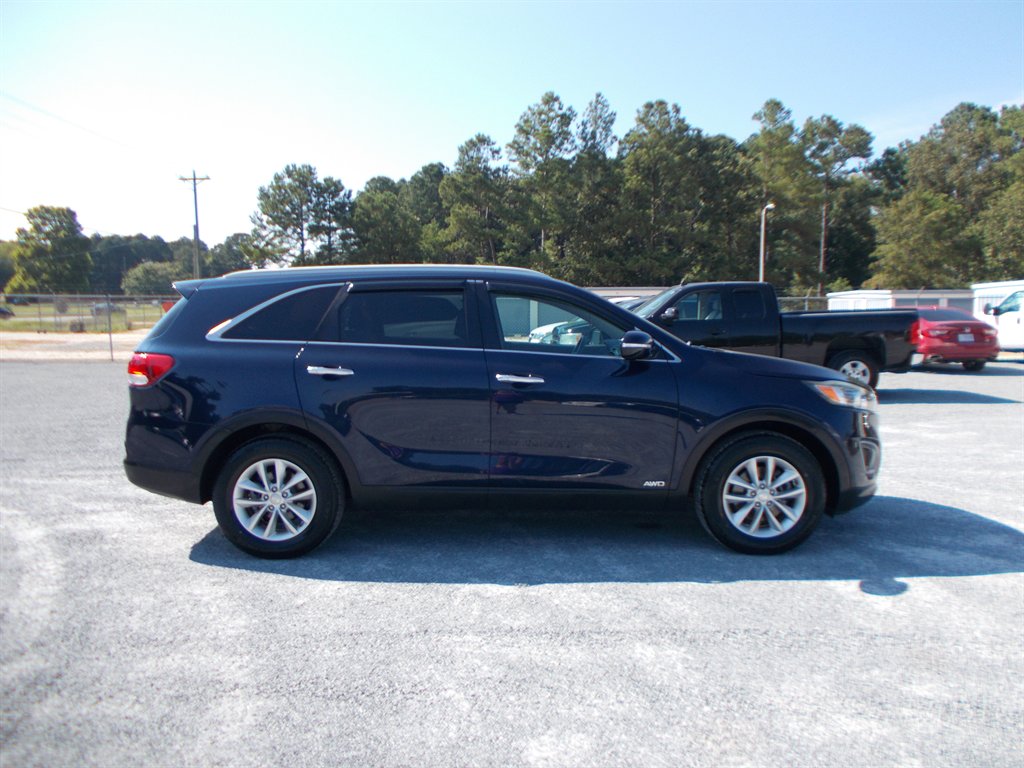 2017 Kia Sorento - $10,000