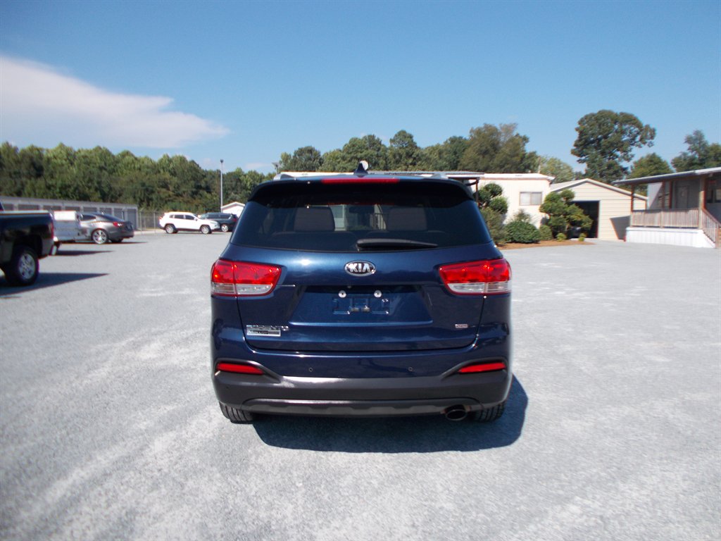 2017 Kia Sorento - $10,000