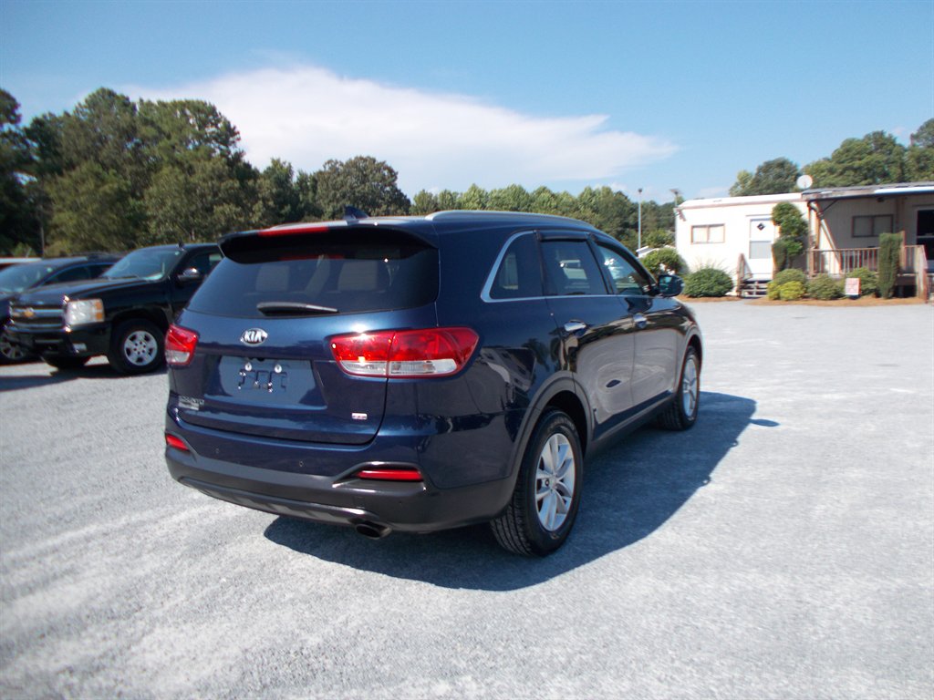2017 Kia Sorento - $10,000