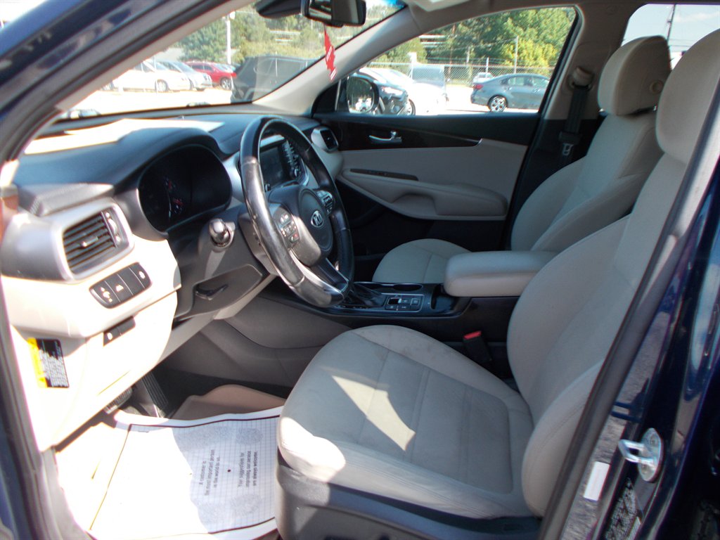2017 Kia Sorento - $10,000