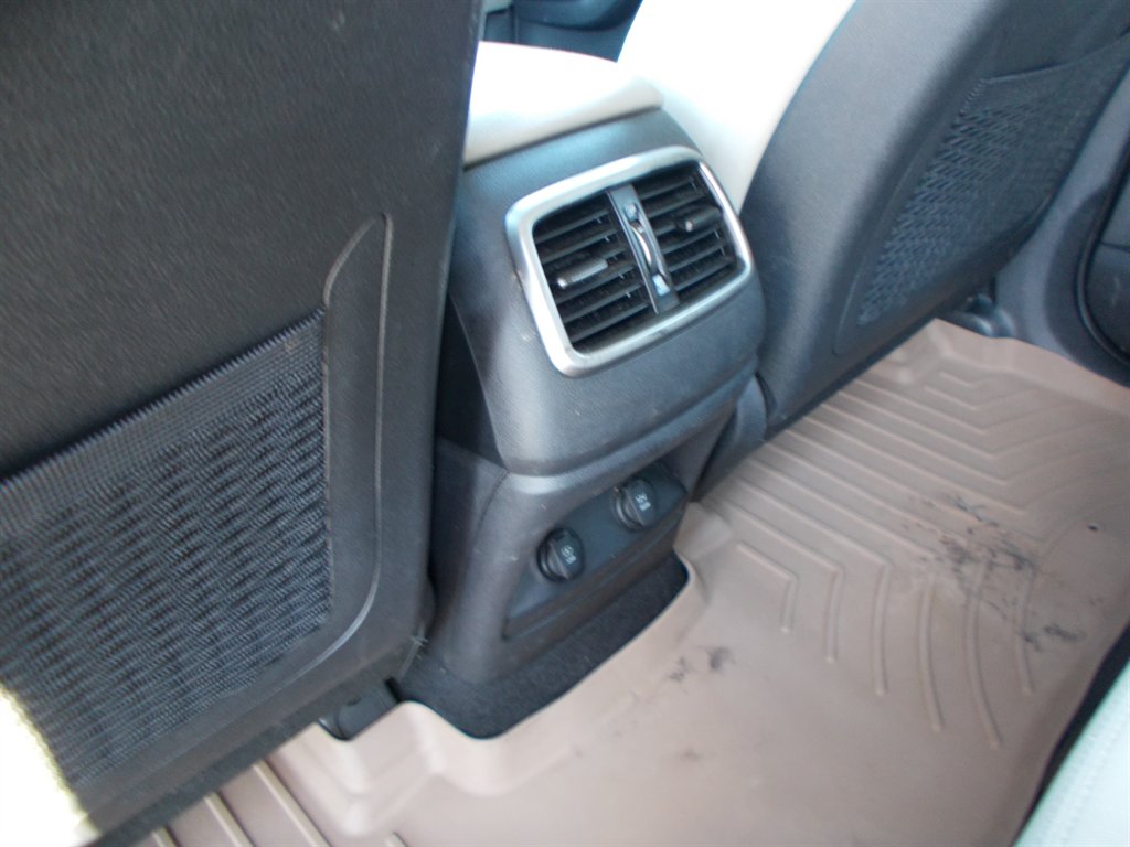 2017 Kia Sorento - $10,000