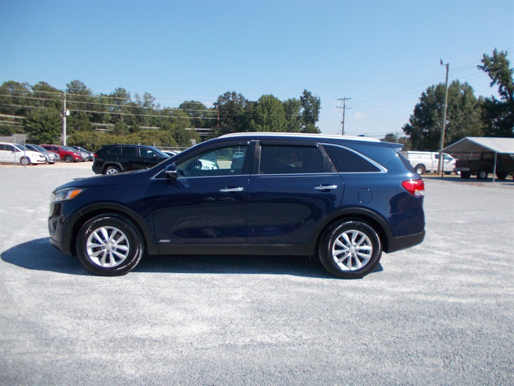 2017 Kia Sorento - $10,000