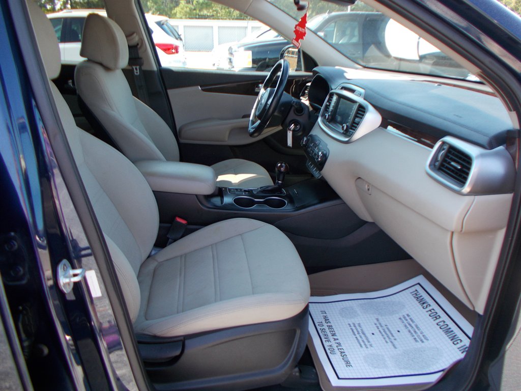 2017 Kia Sorento - $10,000
