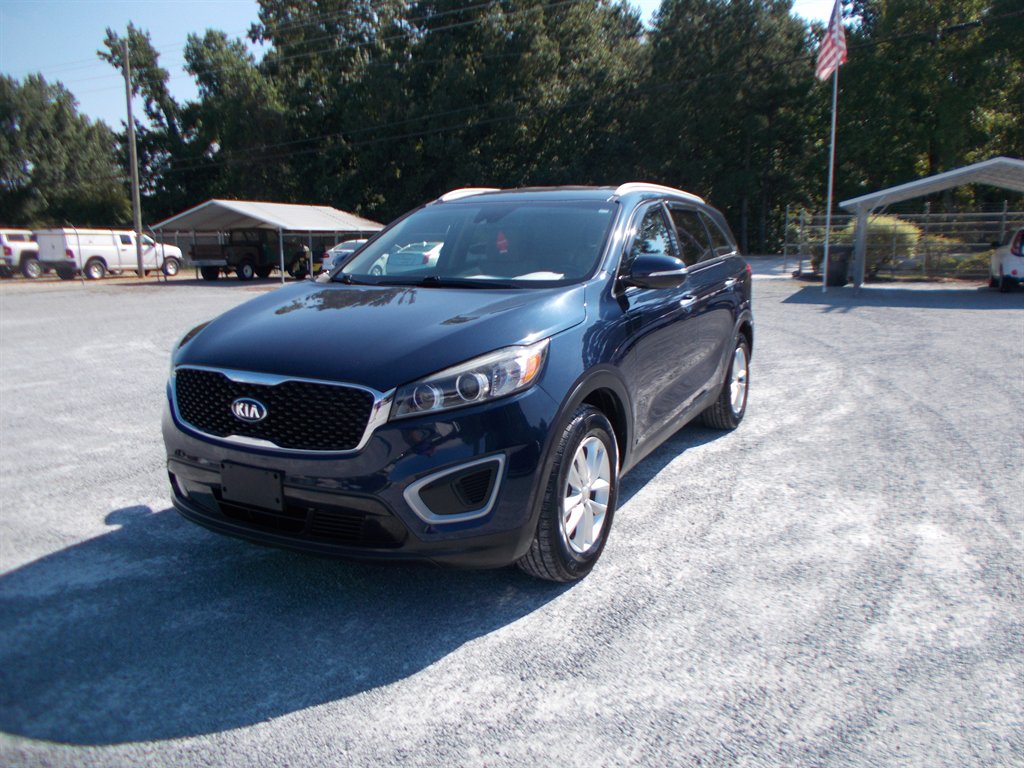 2017 Kia Sorento - $10,000