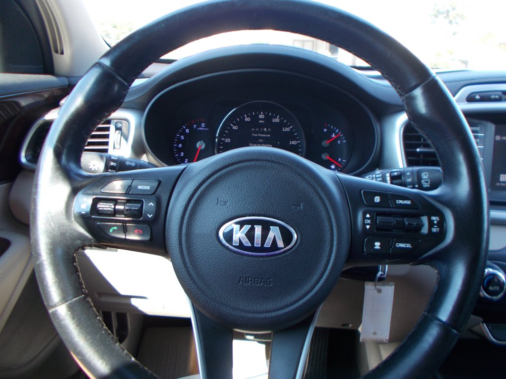 2017 Kia Sorento - $10,000