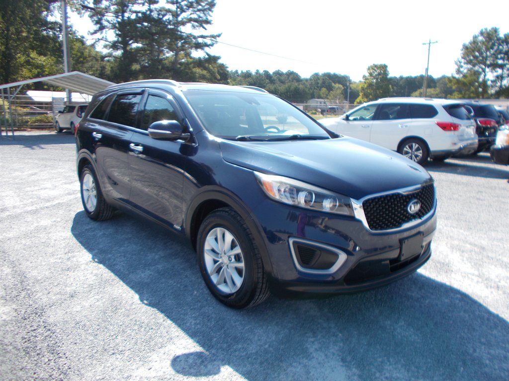 2017 Kia Sorento - $10,000