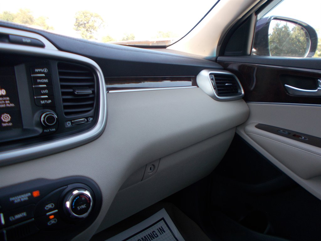 2017 Kia Sorento - $10,000
