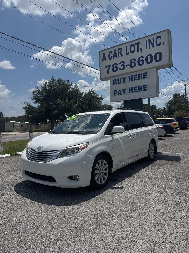 2017 Toyota Sienna - $17,900
