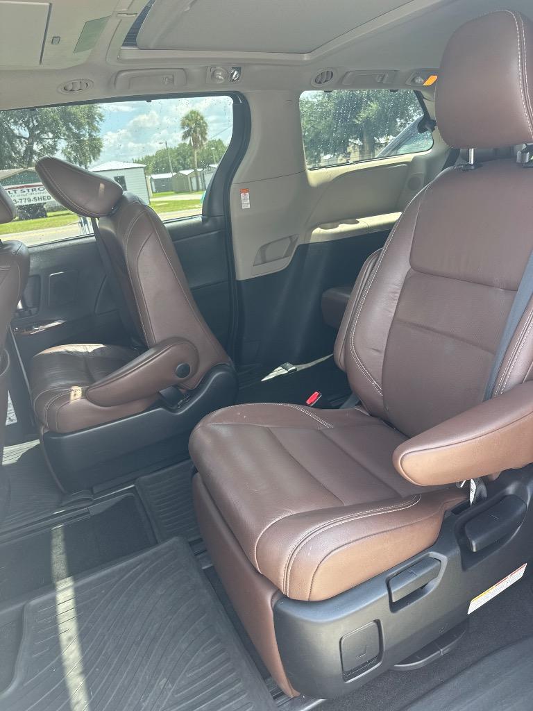 2017 Toyota Sienna - $17,900