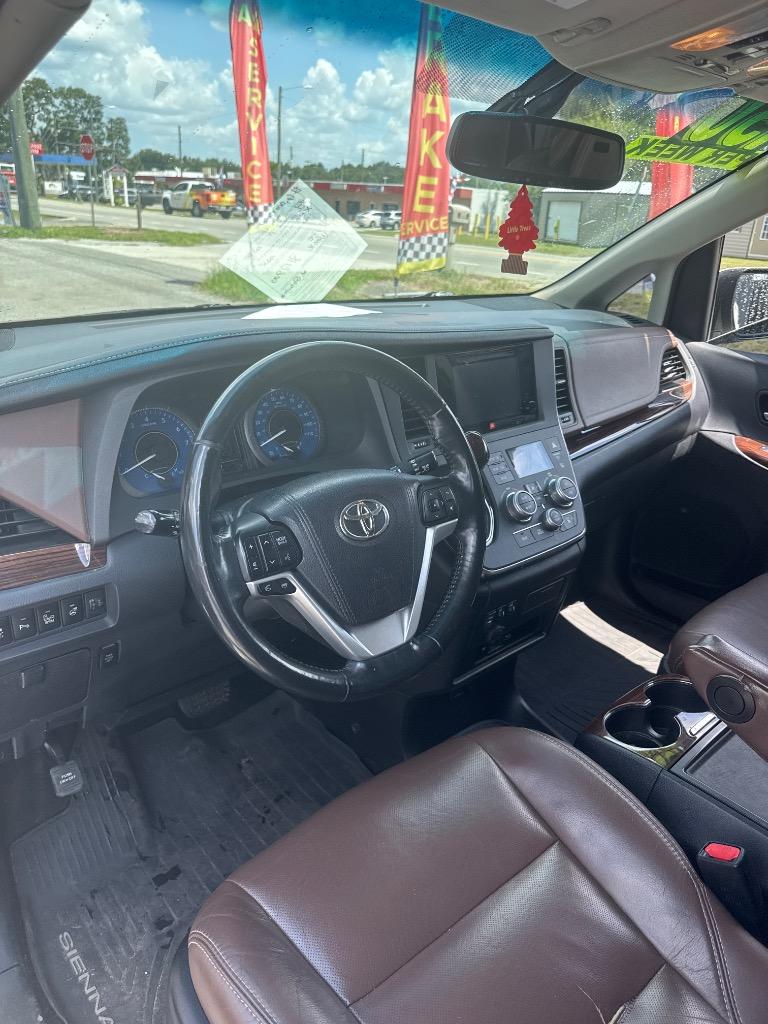 2017 Toyota Sienna - $17,900